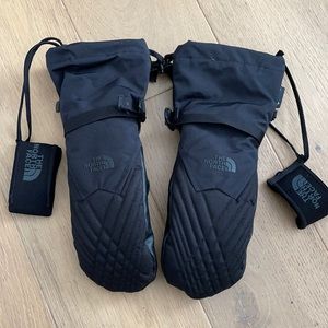 The North Face womens small gortex glove mitten